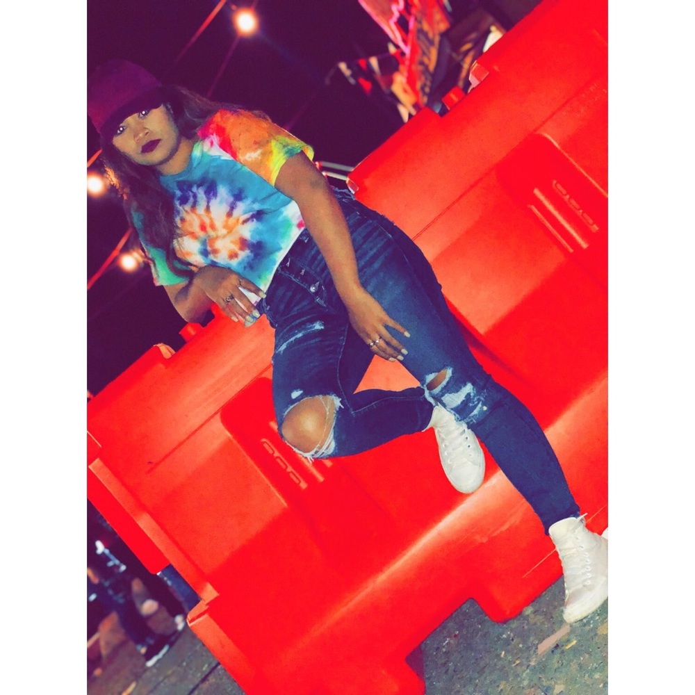 Meet your Posher, Lina